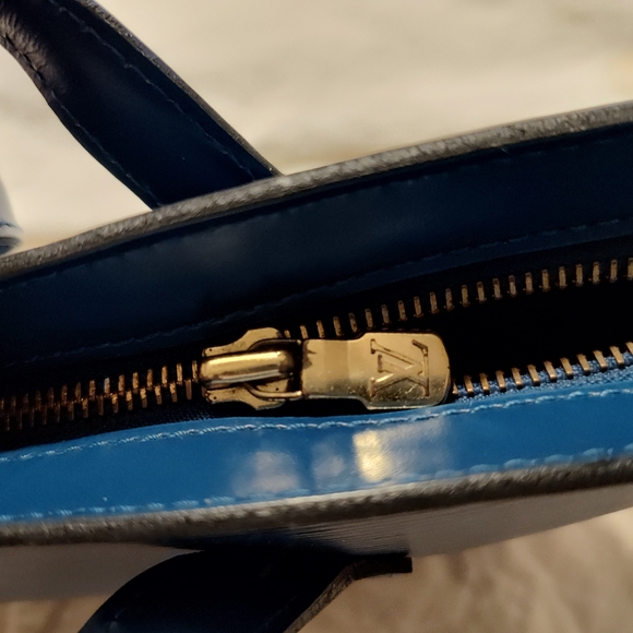 Louis Vuitton Blue Epi Women's Bag - Picture 13 of 13
